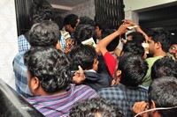 Srimanthudu Benefit Show Hungama at Siva Parvathy Theatre